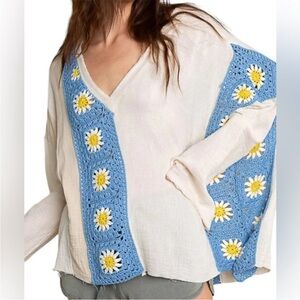 POL Blue and Cream Floral V-Neck Sweater Oversized